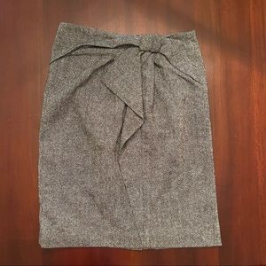 Banana Republic stretch skirt with bow detail in front